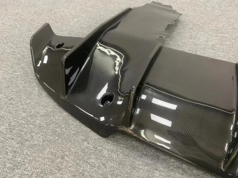 High Quality Fast Delivery Whole Sale Price Dry Carbon Fiber RYF Rear Diffuser Body Kits for  720S